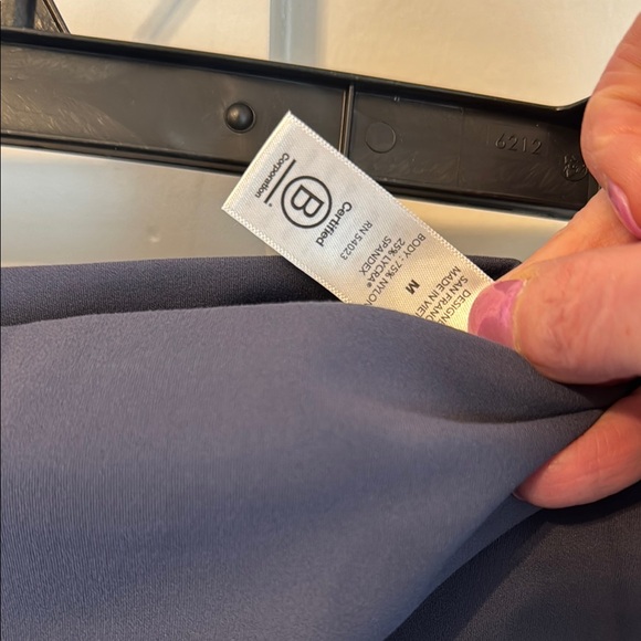 Athleta Salutation stash pocket II capri NWT - Picture 6 of 9